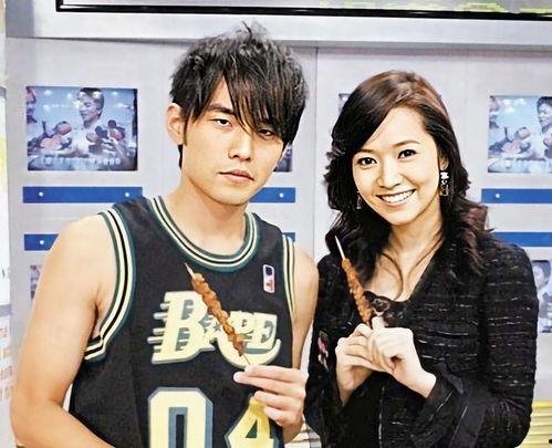 周杰伦爆料侯佩岑结婚采访视频,甜蜜瞬间曝光，揭秘明星婚姻生活